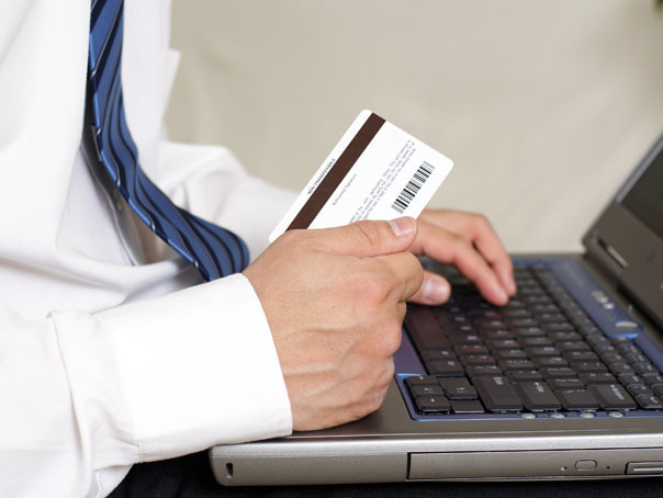 Magazinele online trebuie sa investeasca in castigarea increderii potentialilor clienti