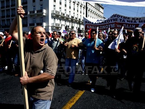 Proteste in Grecia: Politia a ridicat baricade in jurul Parlamentului - FOTO