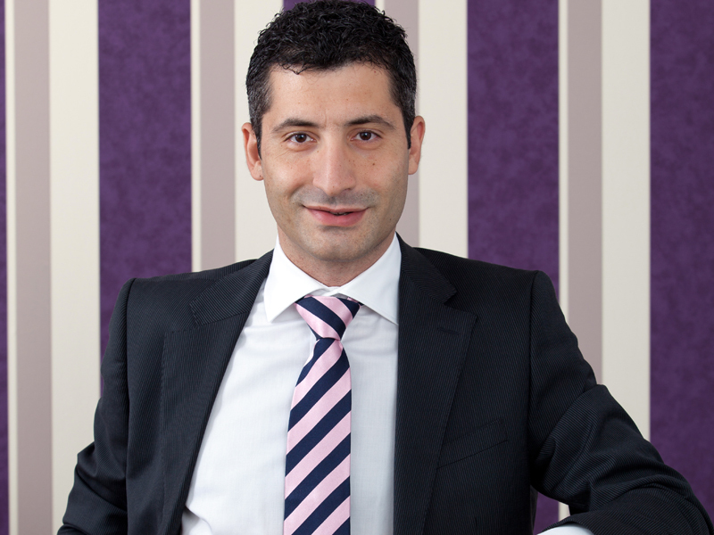 TINERI MANAGERI DE TOP: Razvan Diratian - cum sa faci bani din infrumusetarea femeilor