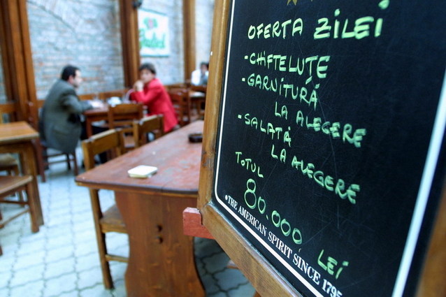 Saorma sau restaurant? Ce si unde mananca romanii?