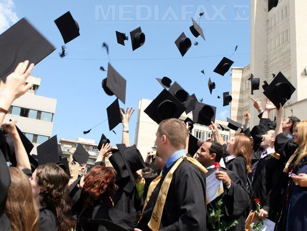 Locurile cu taxa din universitatile de stat ar putea fi desfiintate
