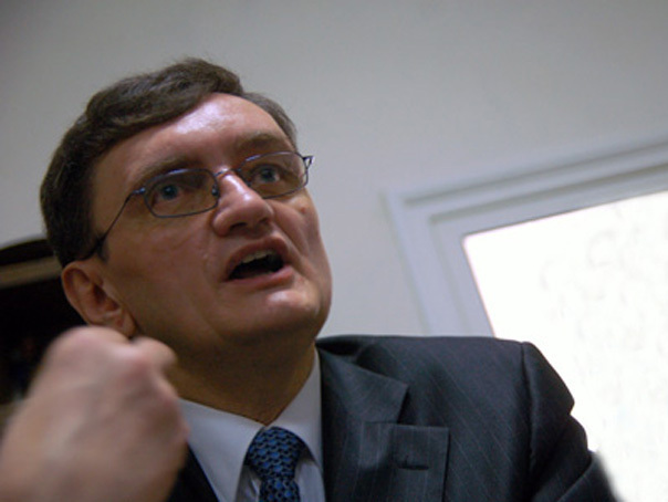 PNTCD strange semnaturi pentru monarhie. Victor Ciorbea a fost ales sef al partidului