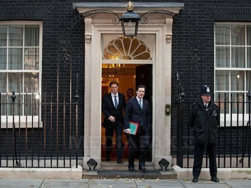 Scandalul din imperiul lui Murdoch ajunge la premierul David Cameron