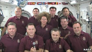 Presedintele Obama a glumit cu astronautii de pe Atlantis: "Eu sunasem sa cer o pizza" (VIDEO)