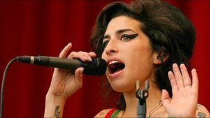 A murit cantareata Amy Winehouse (VIDEO)