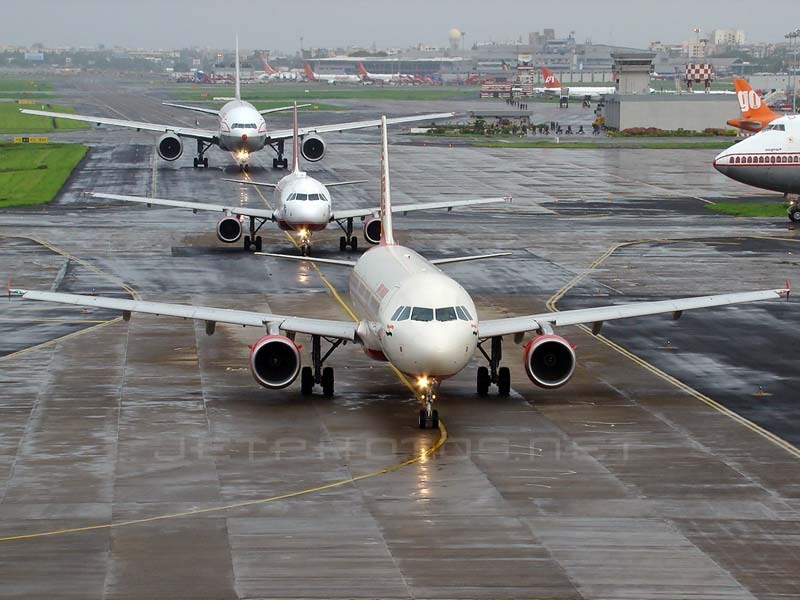 Cele mai aglomerate aeroporturi din lume vazute din satelit