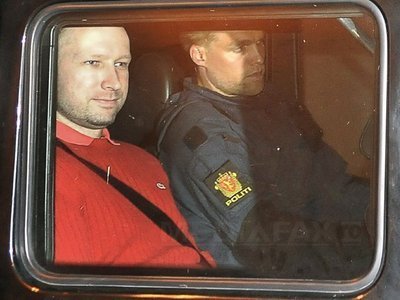 Anchetatorii norvegieni, derutati de personalitatea "malefica" a lui Anders Behring Breivik