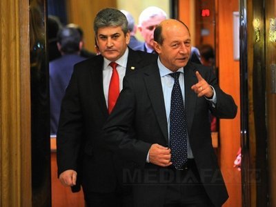 Basescu si membri ai Guvernului au petrecut sambata la nunta fetei lui Oprea
