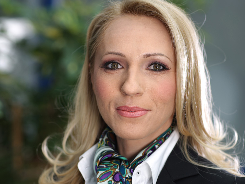 TINERI MANAGERI DE TOP: Cornelia Gheorghe conduce afaceri pentru oameni practici