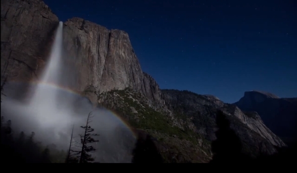 Fenomen rar surprins in Parcul Yosemite din SUA: curcubeul de noapte (VIDEO)