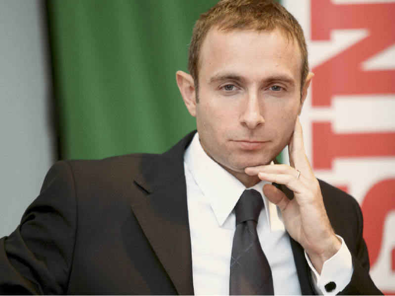 Comertul cu masini: inca sase luni cu frana de mana trasa
