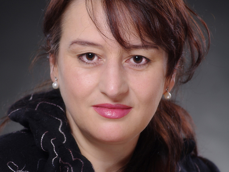 TINERI MANAGERI DE TOP: De ce a trecut Codruta Borza de la stat la privat si cum a ajuns la Cora
