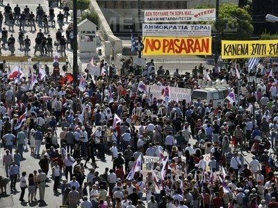 S&P: Rostogolirea datoriilor Greciei ar putea conduce la default selectiv