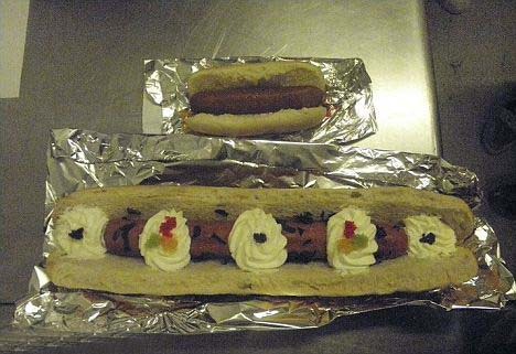 Cel mai scump hot-dog din lume se vinde pe stadion