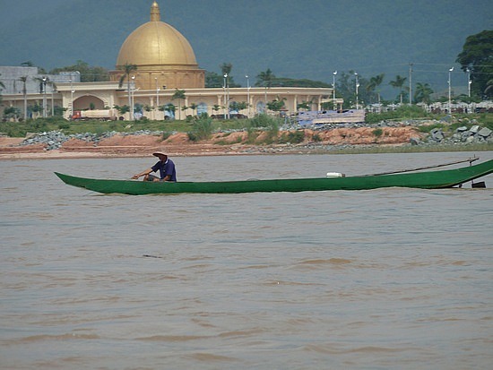 Pe malul fluviului Mekong se naste un nou Las Vegas
