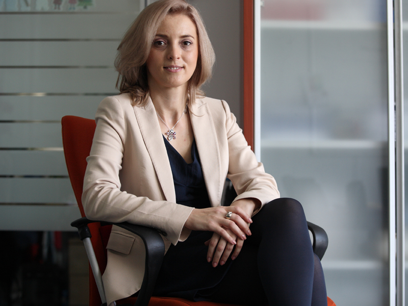 TINERI MANAGERI DE TOP: Corina Paun, legatura dintre IMM-uri si Romtelecom