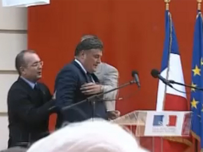 Ambasadorul Henri Paul, dupa ce a lesinat de la caldura: Emil Boc este "foarte sarmant"