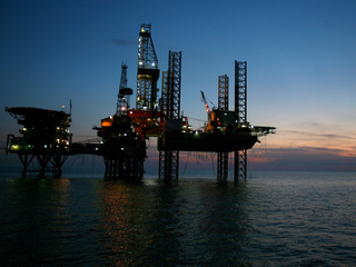 ExxonMobil si OMV Petrom au obtinut ce si-au dorit: 5 ani in plus de cautat dupa petrol in Marea Neagra