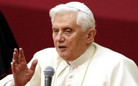 Papa Benedict: Planeta ne poate hrani pe toti, egoismul speculatiilor financiare e de vina pentru foamete