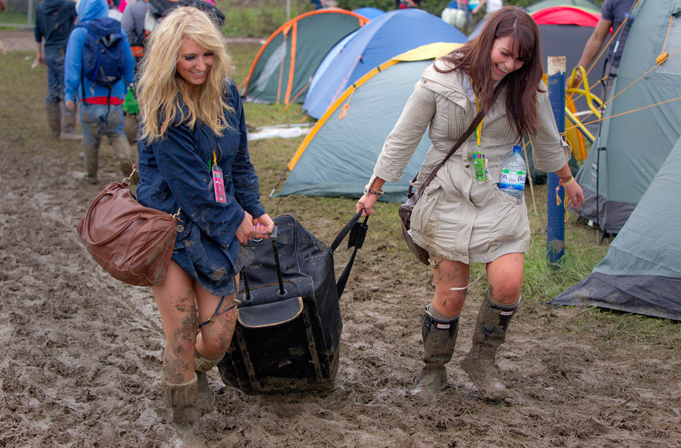 Muzica, noroi si 175.000 de oameni: Festivalul Glastonbury