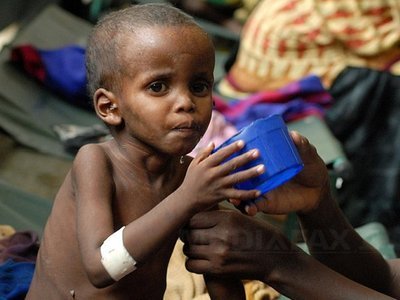Situatie critica in Somalia: Peste 40.000 de persoane s-au indreptat in iulie catre Mogadiscio in cautare de apa si hrana