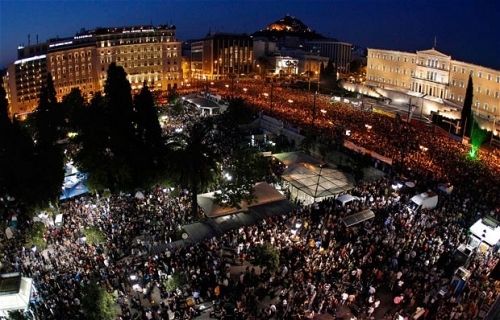 Politia a evacuat Piata Syntagma din Atena. Protestatarii vor sa reocupe piata (VIDEO)