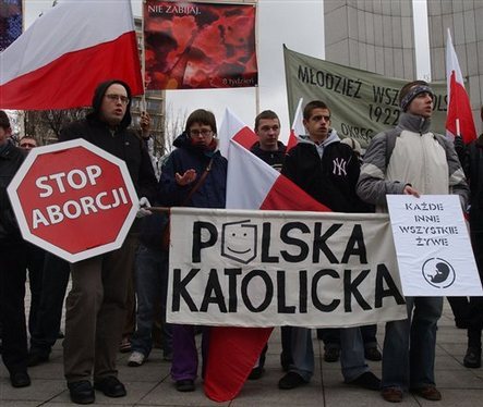 Interzicerea totala a avorturilor devine tema de agitatie electorala in Polonia