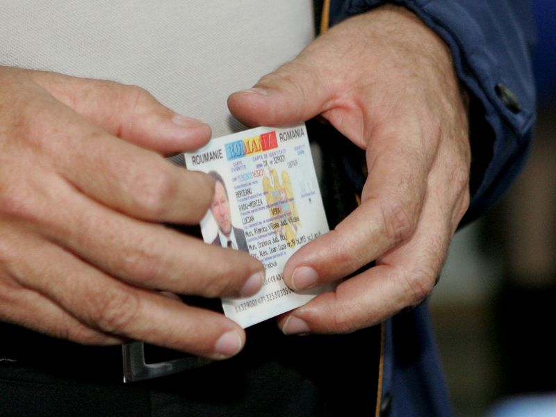 Peste 760.000 de romani nu au buletin