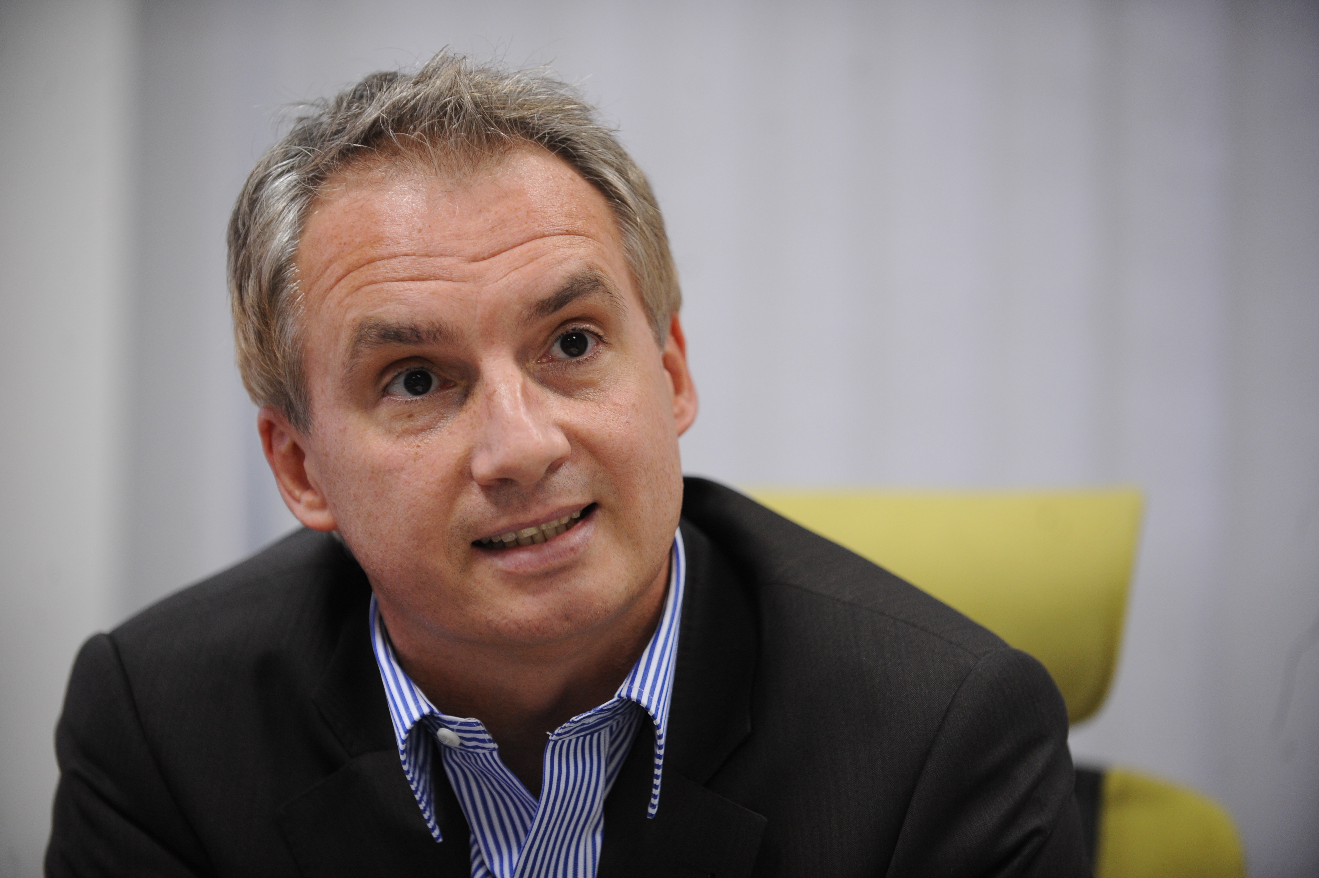 Cambolive, Renault: Dacă înainte de criză vorbeam despre un exces de creditare, astăzi se manifestă un exces de prudență