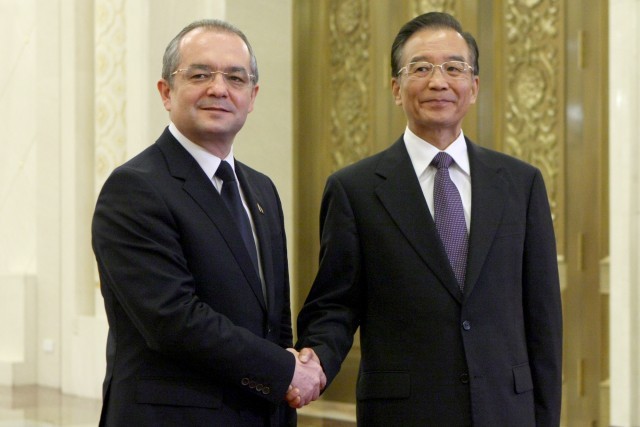 Vizita premierului Boc în China: parteneriatul public-privat devine parteneriat public-stat