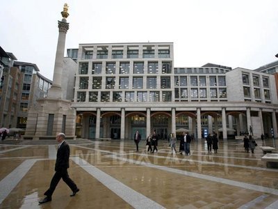 Principalii indici ai burselor de la Londra și Paris coboară sub praguri psihologice