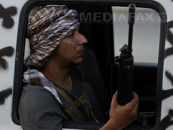 Rebelii libieni susțin că au înconjurat reședința lui Kadhafi