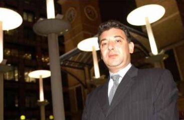 Cine este romanul care cumpara resursele naturale ale tarilor indepartate