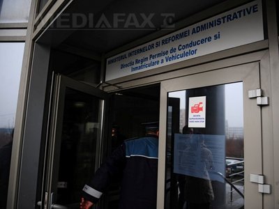 Inmatricularile ilegale de masini de lux: functionarii cereau intre 2.000 si 3.000 euro pentru un autoturism