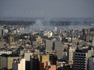 Lupte violente cu rachete și artilerie grea în apropierea reședinței lui Kadhafi