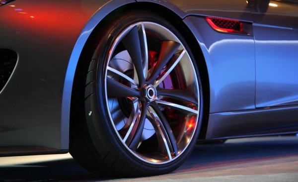 Frankfurt 2011: Jaguar C-X16 - ADN-ul luxului în forma cea mai pură