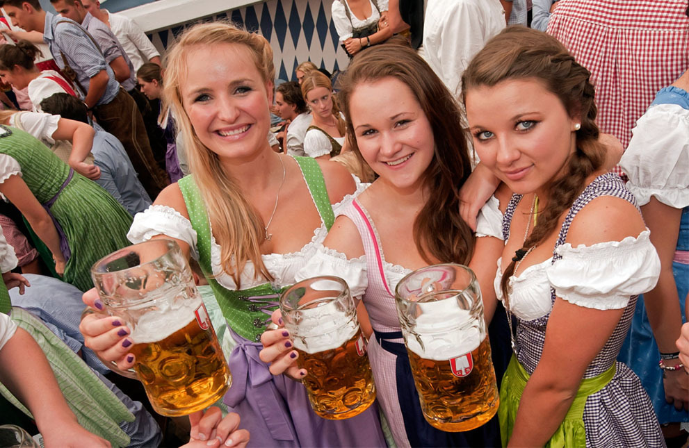 Oktoberfest 2011, locul unde se beau cel puțin 7 milioane de halbe - GALERIE FOTO
