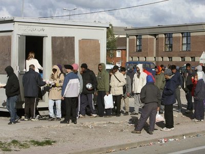 Un raport secret dezvăluie impactul imigranților români și bulgari asupra sistemului social britanic