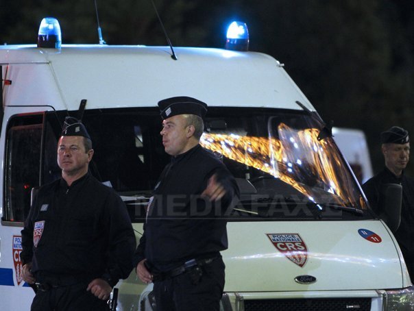Cum tratează polițiștii românii din Franța: Dacă ai un iPhone înseamnă că l-ai furat. Trei tineri au fost arestați