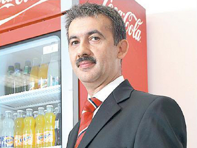 Povestea primului angajat Coca-Cola în România. Omul care a pus pe masa americanilor Fanta cu aromă de soc
