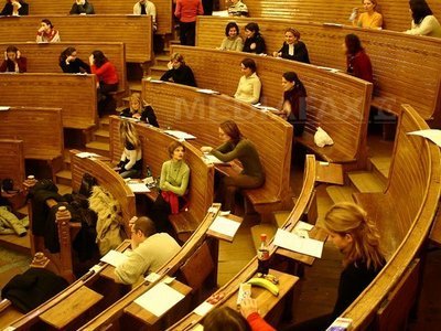 Câți studenți s-au înscris la universitățile din țară pentru anul 2011-2012