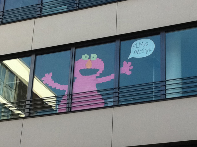 Războiul post-it-urilor, ultima modă printre corporatiștii din Paris GALERIE FOTO