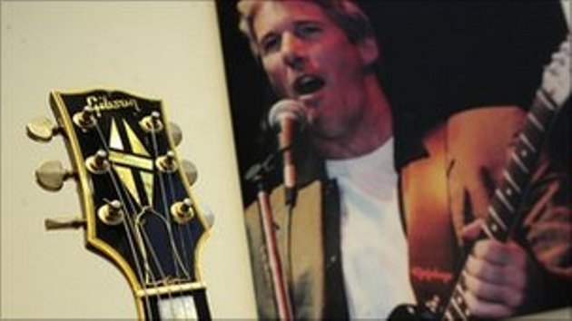 Richard Gere și-a vândut colecția de chitare cu aproape un milion de dolari