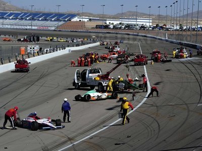 Tragedie la cursa IndyCar: Pilotul Dan Wheldon a murit într-un accident în ultima etapă a sezonului