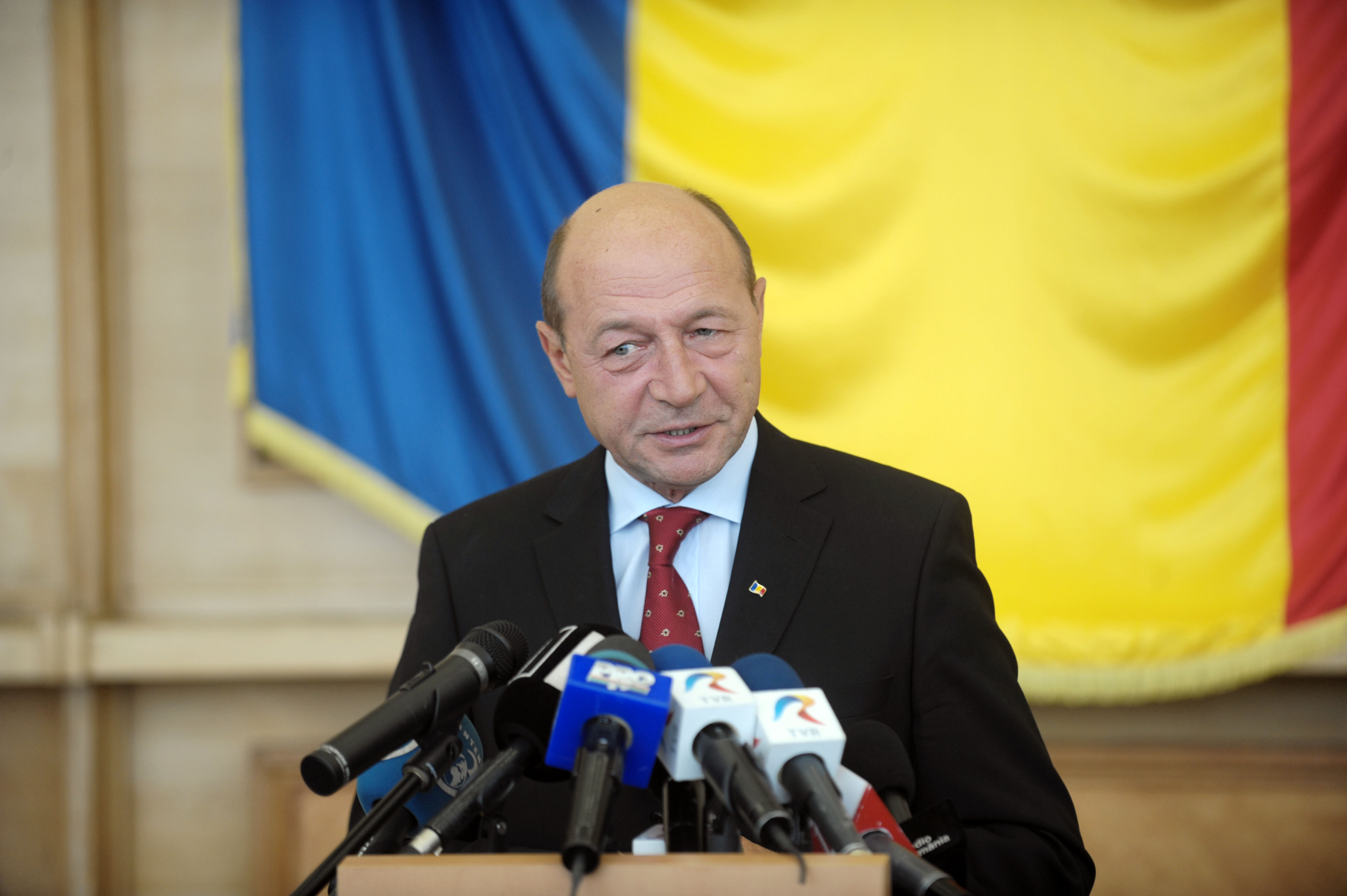 Băsescu: Prin dobânzile "inacceptabile" care i se cer, România plătește recapitalizarea băncilor străine