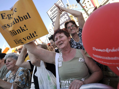 Aproximativ 50.000 de persoane au manifestat la Budapesta împotriva măsurilor de austeritate