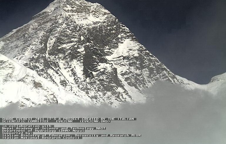 Record mondial: a fost instalat un webcam în apropiere de vârful Everest