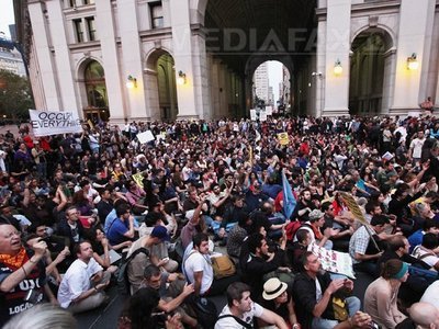 Mii de manifestanți la New York împotriva efectelor crizei economice