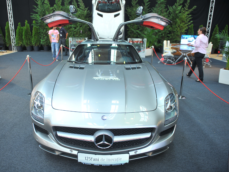 Salonul Auto de la București: mai multe fete decât mașini (GALERIE FOTO)