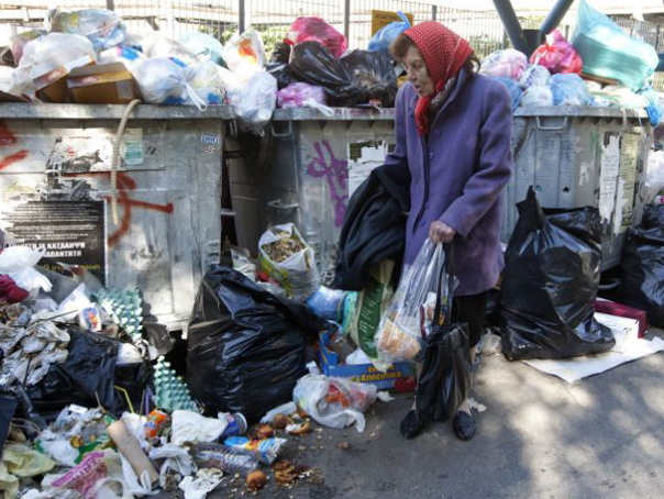 Cum a ajuns una dintre moștenitoarele familiei Onassis să mănânce din gunoaie - FOTO